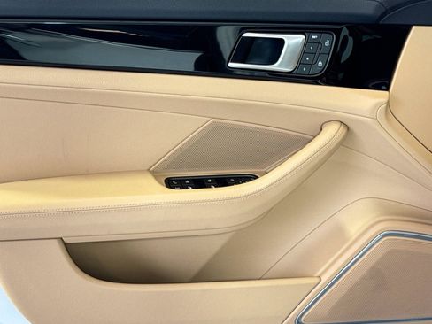 Used 2023 Porsche Panamera 4 w/ Premium Package image 17