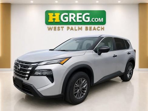 Used 2025 Nissan Rogue S FWD image 4
