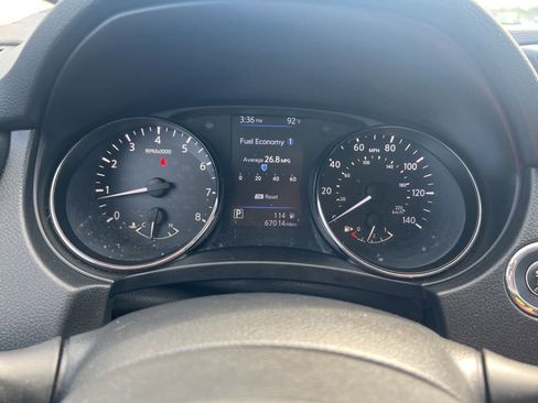 Used 2018 Nissan Rogue SV w/ Premium Package AWD/4WD image 10