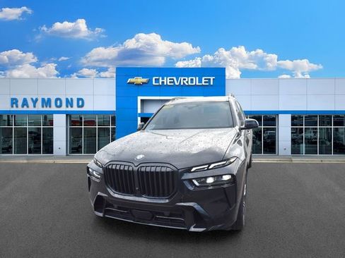 Used 2025 BMW X7 xDrive40i w/ M Sport Package AWD/4WD image 7