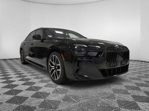 Used 2025 BMW 760i xDrive image 7