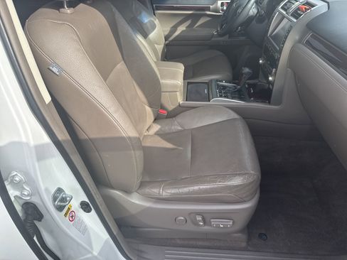 Used 2014 Lexus GX 460 image 17