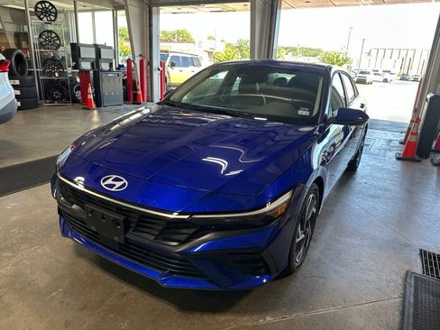 Used 2025 Hyundai Elantra Limited FWD image 1