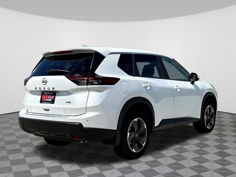 Certified 2026 Nissan Rogue SV AWD/4WD image 6
