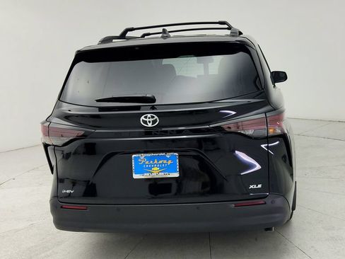 Used 2026 Toyota Sienna XLE FWD image 7