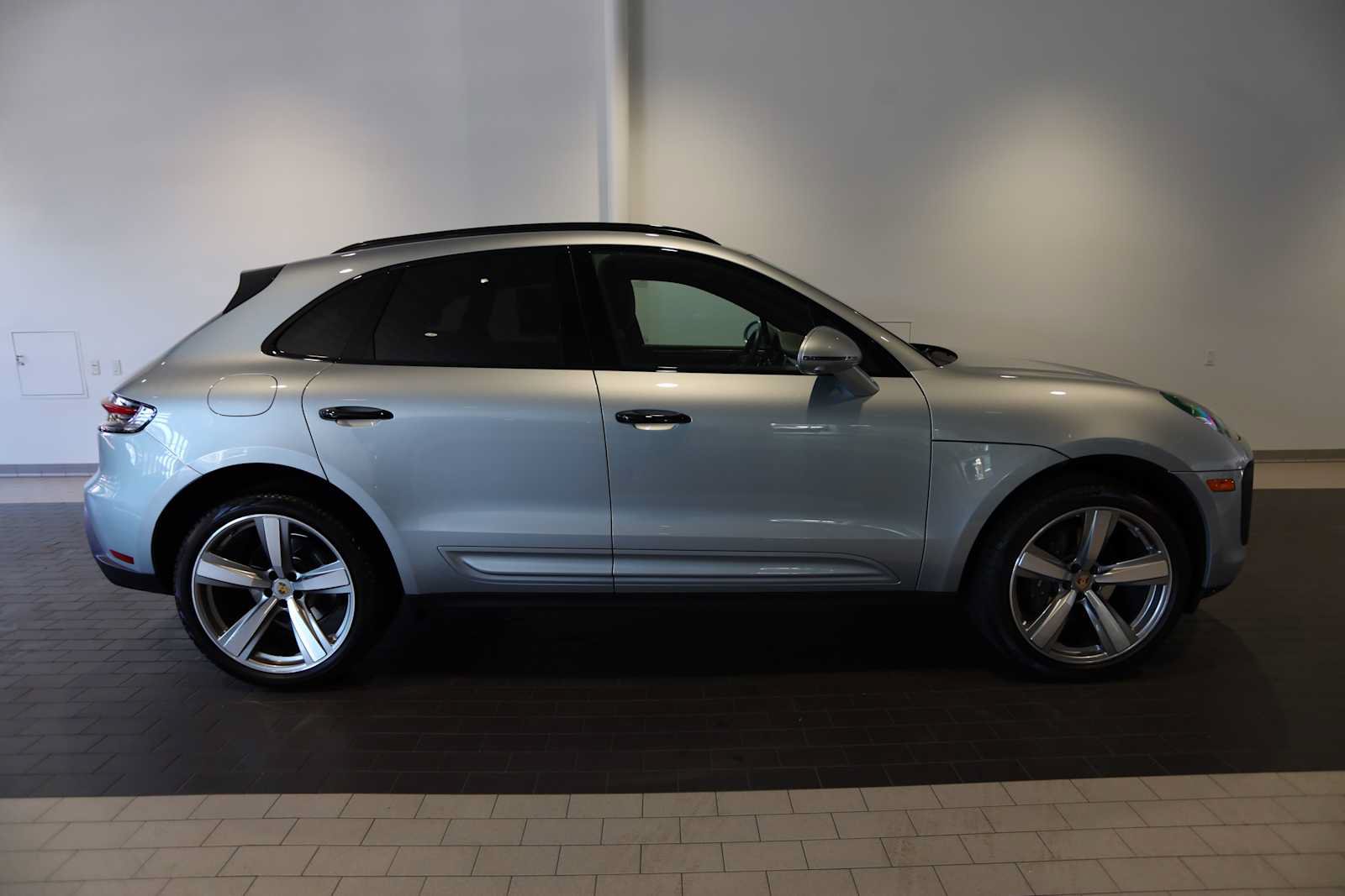 Used 2025 Porsche Macan AWD/4WD image 8