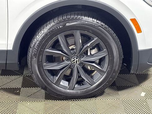 Certified 2024 Volkswagen Tiguan SE image 22