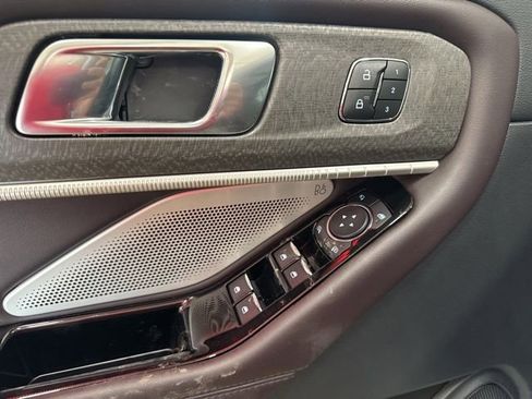 Used 2025 Ford Explorer Platinum image 21