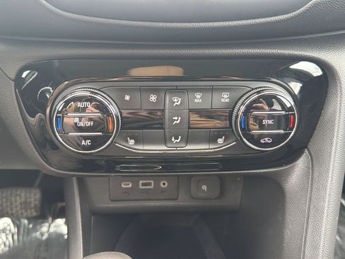 Used 2021 Buick Encore GX Essence AWD/4WD image 27