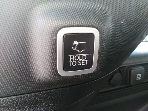 Used 2024 Jeep Grand Cherokee Limited image 9