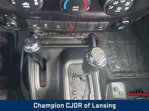 Used 2016 Jeep Wrangler Unlimited Sahara w/ Connectivity Group image 29