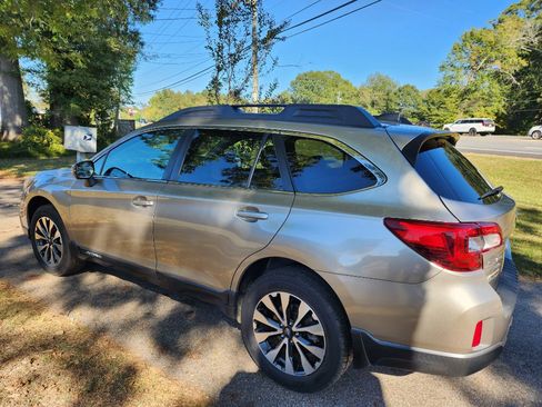 Used 2017 Subaru Outback 2.5i Premium image 6