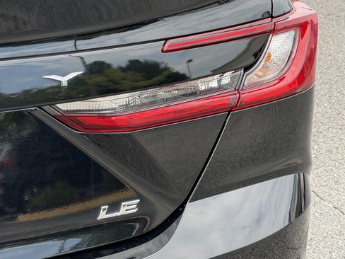 Used 2025 Toyota Camry LE FWD image 5