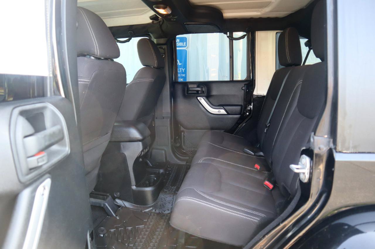 Used 2015 Jeep Wrangler Unlimited Sahara w/ Connectivity Group AWD/4WD image 51