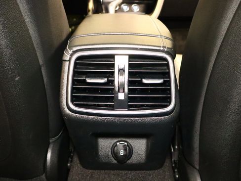 Used 2023 Genesis G70 2.0T image 39