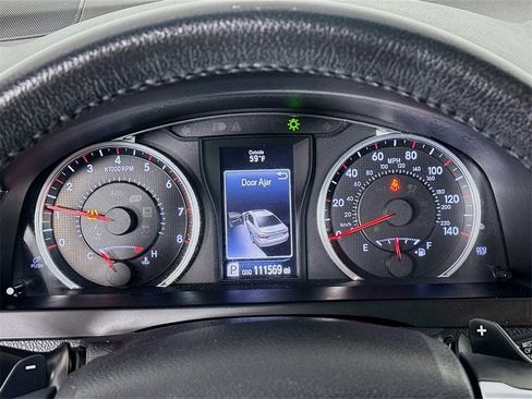 Used 2015 Toyota Camry image 12