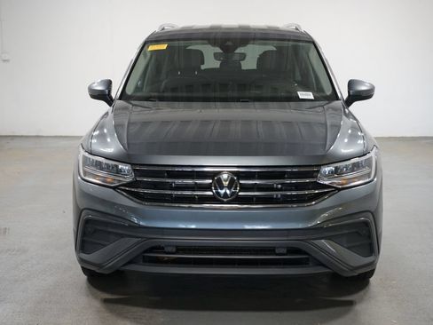 Used 2022 Volkswagen Tiguan SE FWD image 2
