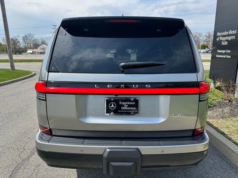 Used 2024 Lexus GX 550 image 4