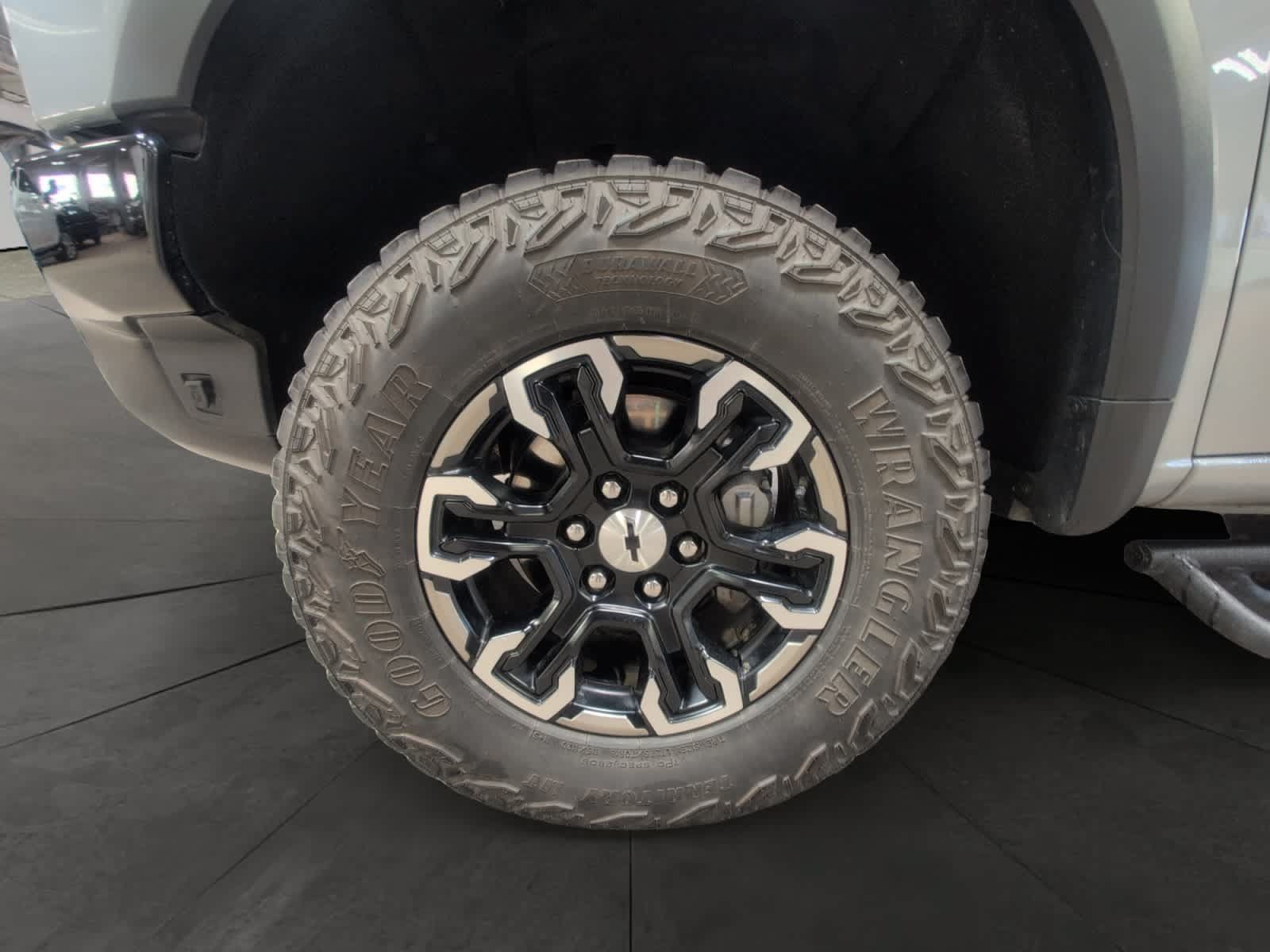 Used 2025 Chevrolet Silverado 1500 ZR2 w/ Technology Package AWD/4WD image 14