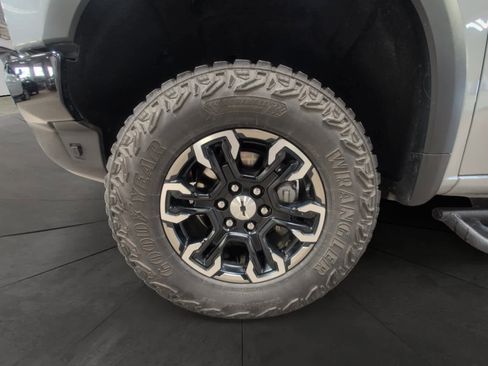 Used 2025 Chevrolet Silverado 1500 ZR2 w/ Technology Package image 14