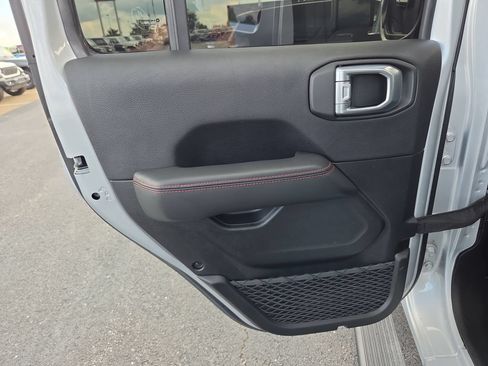 Used 2024 Jeep Wrangler Unlimited Rubicon AWD/4WD image 16