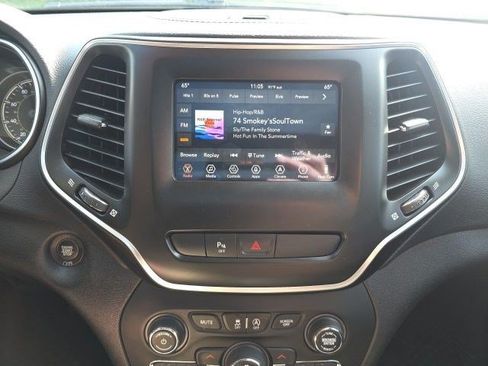 Certified 2019 Jeep Cherokee Latitude Plus AWD/4WD image 20