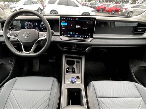 New 2025 Volkswagen Tiguan SE AWD/4WD image 7