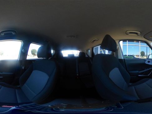 Used 2025 Kia Soul LX w/ LX Technology Package FWD image 39