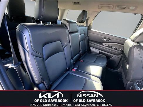 Certified 2024 Nissan Pathfinder SL image 25