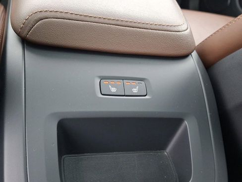 Certified 2024 Volvo XC60 T8 Ultimate w/ Protection Package Premier image 11