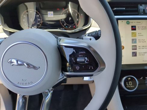 New 2026 Jaguar F-PACE R-Dynamic S image 28