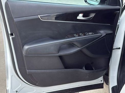 Used 2018 Kia Sorento LX image 12