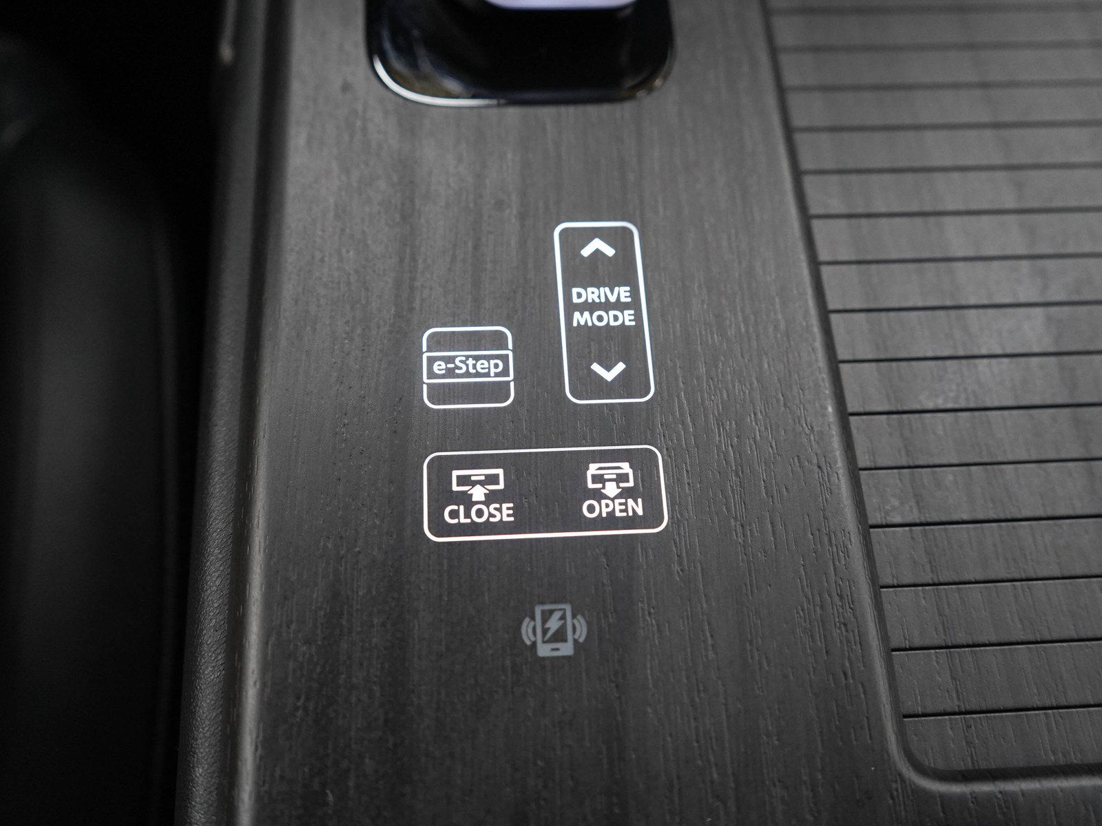 Used 2024 Nissan Ariya AWD image 25