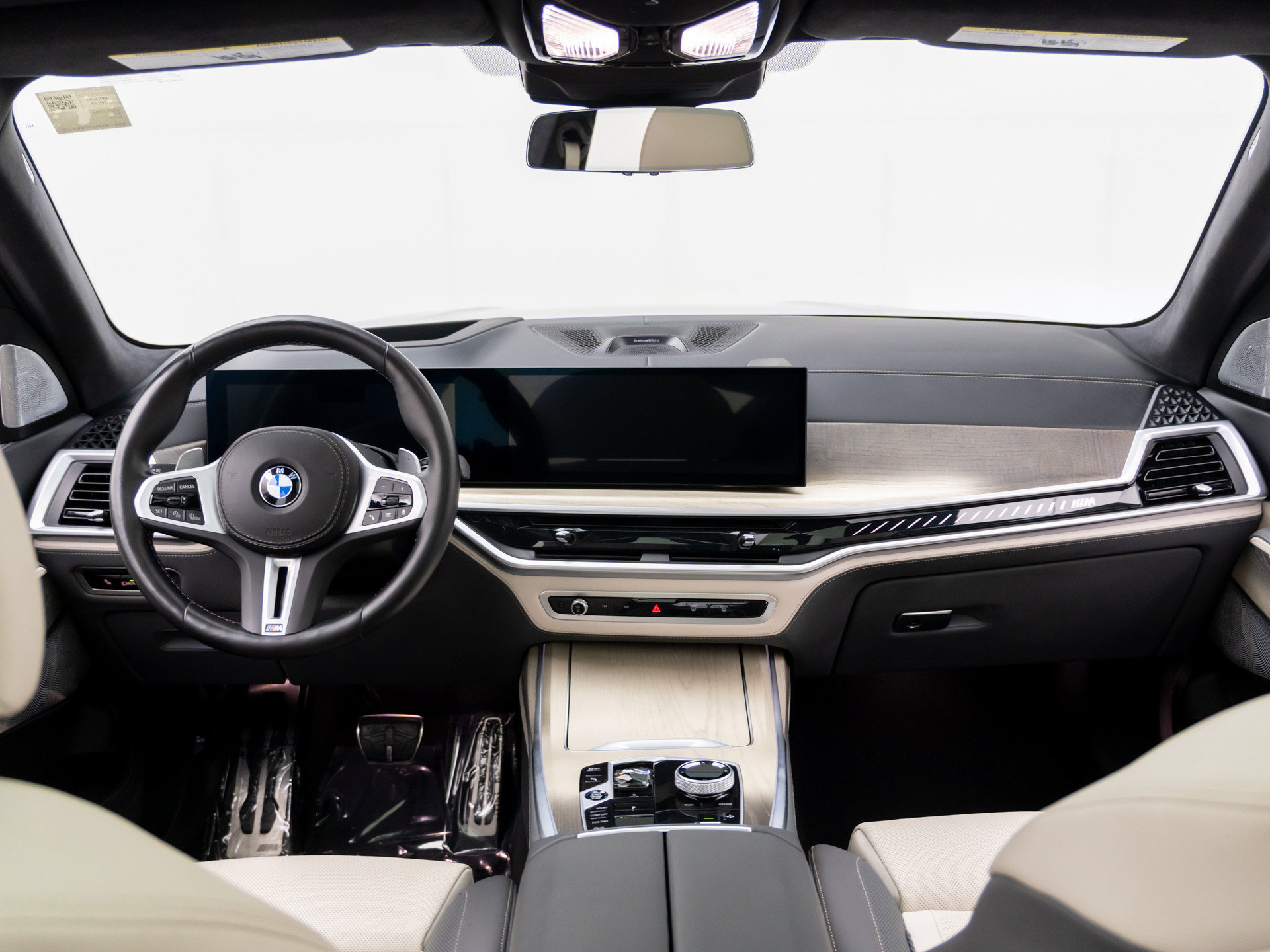 Certified 2025 BMW X7 M60i AWD/4WD image 10