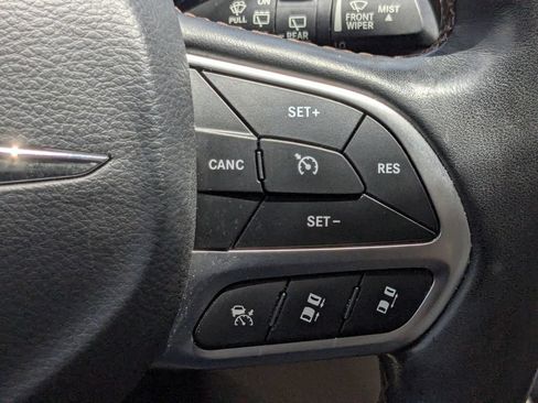 Used 2017 Chrysler Pacifica Touring-L Plus w/ Advanced Safetytec Group FWD image 39