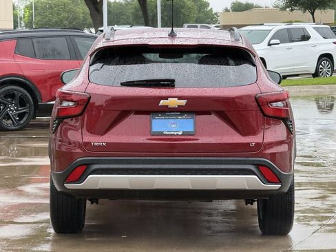 Used 2025 Chevrolet Trax LT w/ LT Convenience Package FWD image 5