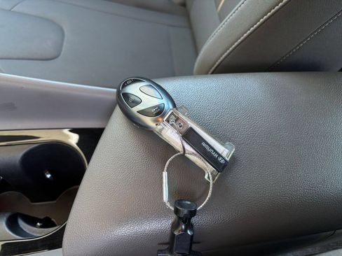 Used 2025 Hyundai Elantra SEL FWD image 18