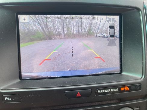 Used 2017 Ford Explorer XLT w/ Equipment Group 202A AWD/4WD image 24