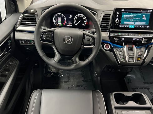 New 2026 Honda Odyssey Touring image 13