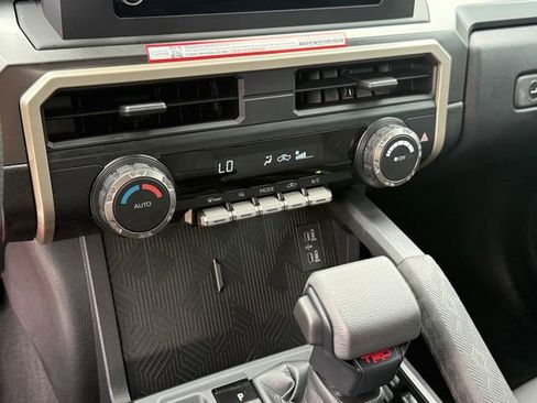 Used 2025 Toyota Tacoma TRD Off-Road image 21