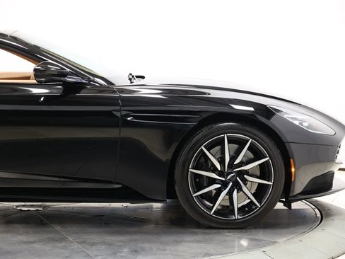 Used 2020 Aston Martin DB11 Volante RWD image 63