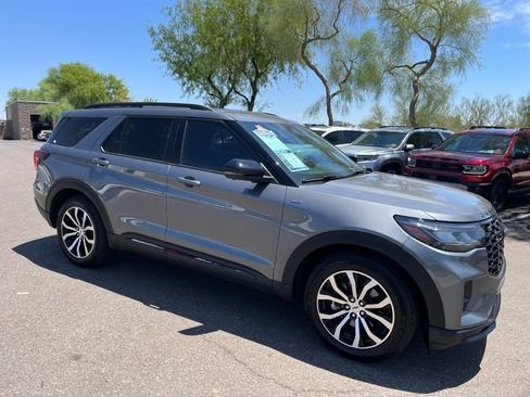 Used 2025 Ford Explorer ST-Line w/ Premium Package RWD image 19