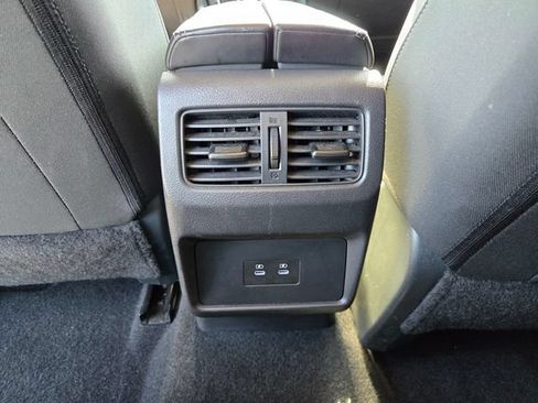 Used 2025 Nissan Rogue SV FWD image 12