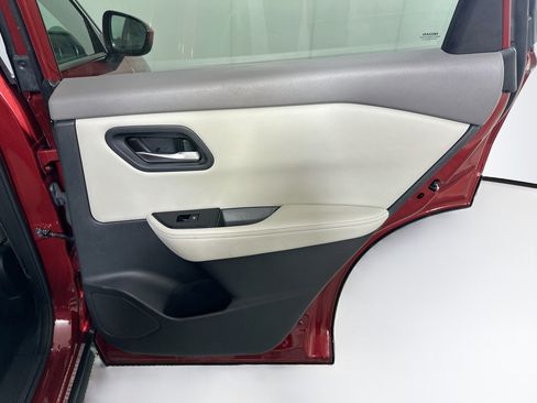 Used 2025 Nissan Rogue SV AWD/4WD image 30
