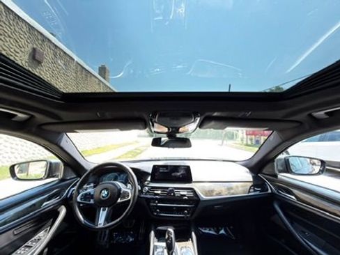 Used 2019 BMW M550i xDrive w/ Dynamic Handling Package AWD/4WD image 32