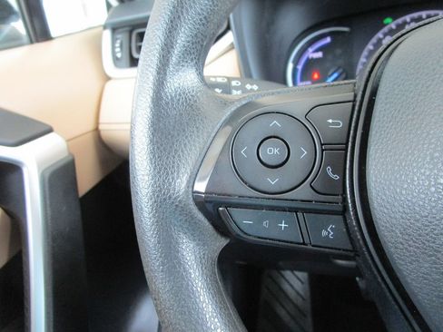 Used 2024 Toyota RAV4 LE AWD/4WD image 30