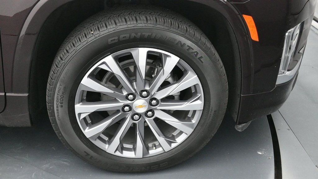 Used 2023 Chevrolet Traverse Premier FWD image 16