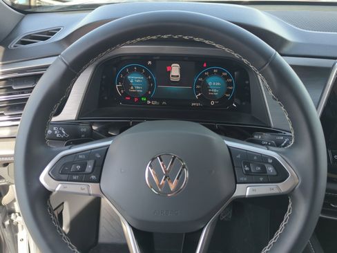 Certified 2024 Volkswagen Atlas Cross Sport SE image 9