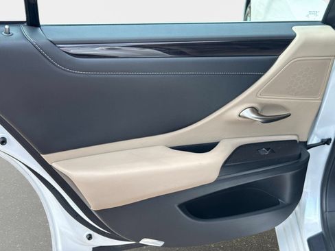 Used 2021 Lexus ES 300h w/ Premium Package FWD image 11