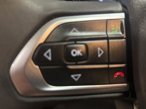 Used 2023 Jeep Compass Latitude image 24